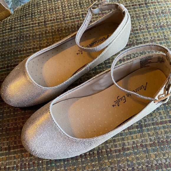 American Eagle Girls Gold Sparkle Ballet Flats Sandals Ankle Strap Size 13 - Picture 5 of 6